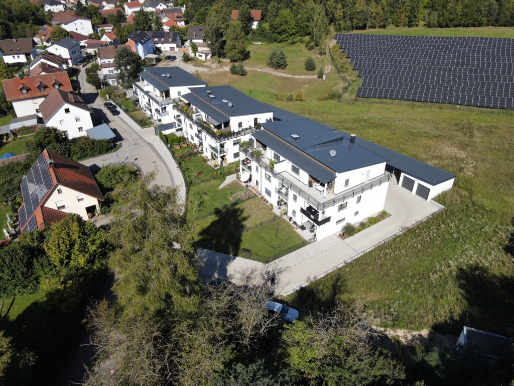 Abgeschlossenes Bauprojekt. Drei Mehrfamilienhäuser mit Penthouse-Wohnungen in Landshut